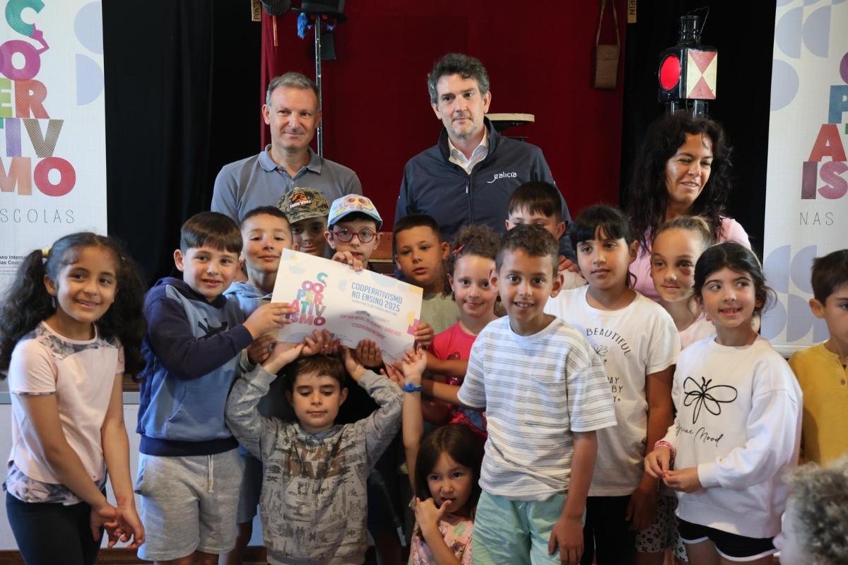 A Xunta entrega ao CEIP de San Miguel de Reinante, en Barreiros, os premios do certame ‘Cooperativismo no Ensino 2025’