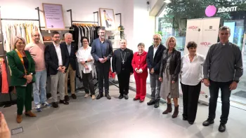 A Xunta pon en valor a nova tenda Arroupa de Cáritas en Vilagarcía de Arousa como unha aposta polo emprego inclusivo e pola economía circular